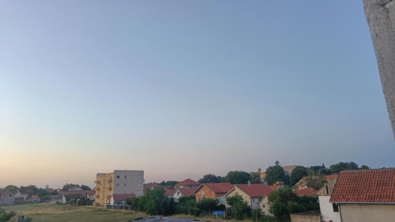 Privatna Soba Dusan Surčin Esterno foto